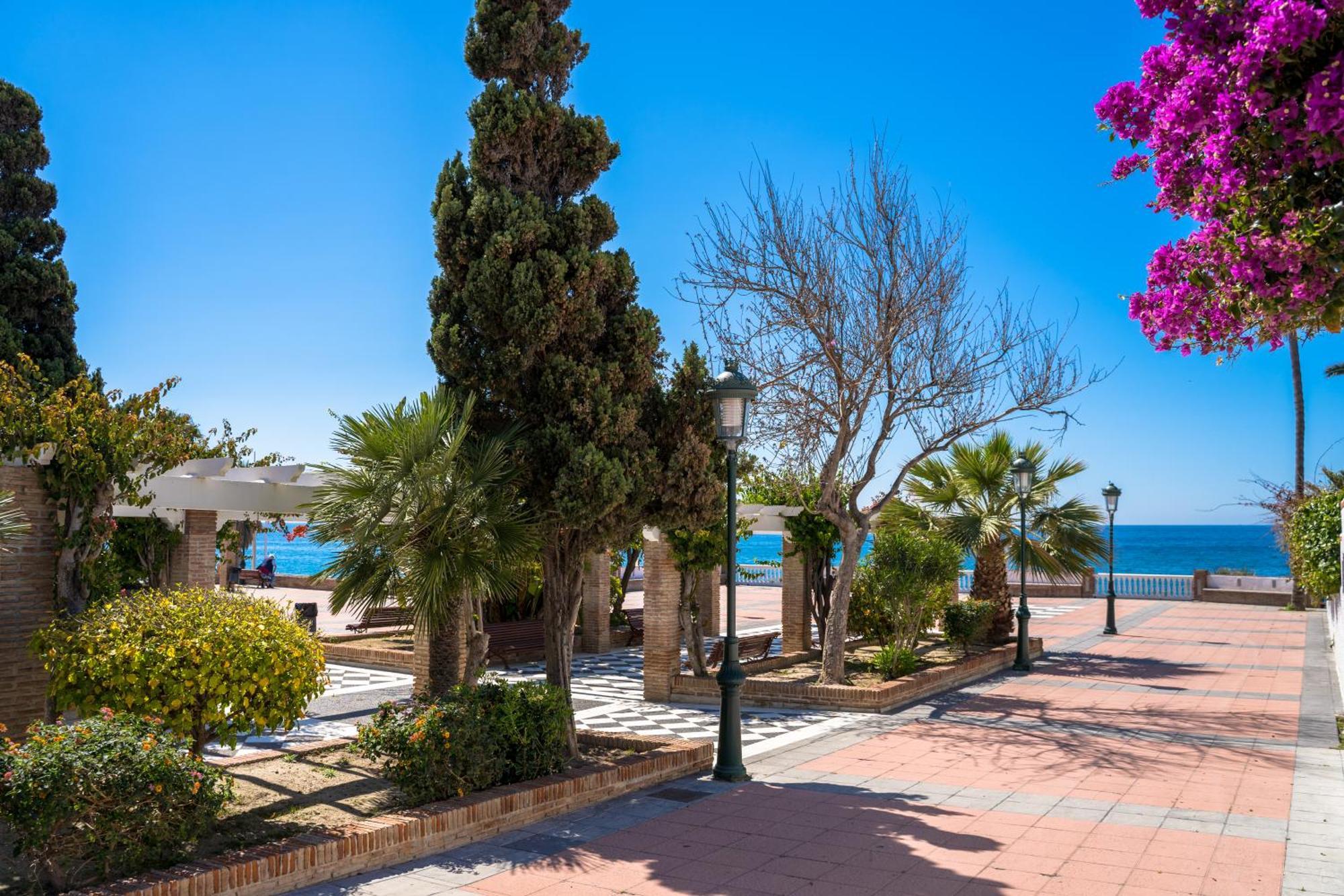 Torrecilla Sirena Beach Nerja Buitenkant foto
